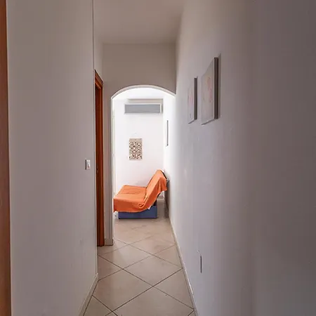 Climatizzato A 50 M Dalla Con Patio Esterno *